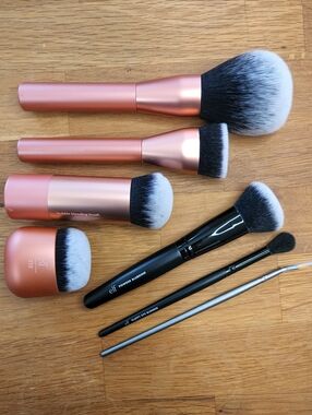 x7 makeup brush lot / bundle ✨ Real Techniques, e.l.f., and Face Secrets